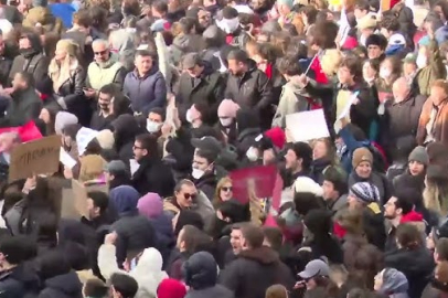 İMAMOĞLU'NUN GÖZALTINA ALINMASINA TEPKİLER BÜYÜYOR! TÜRKİYE GENELİNDE PROTESTOLAR SÜRÜYOR