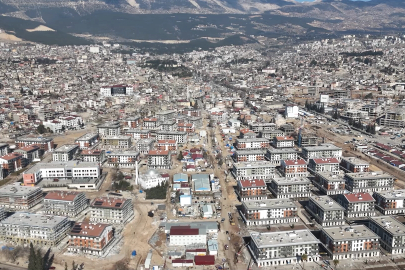 Ağır yıkıma uğrayan şehir yeniden ihya ediliyor... Kahramanmaraş'ta 4 bin işçi aralıksız çalışıyor